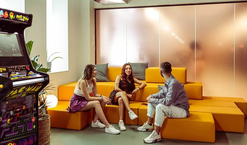 Imagem de estudantes nas residências micampus